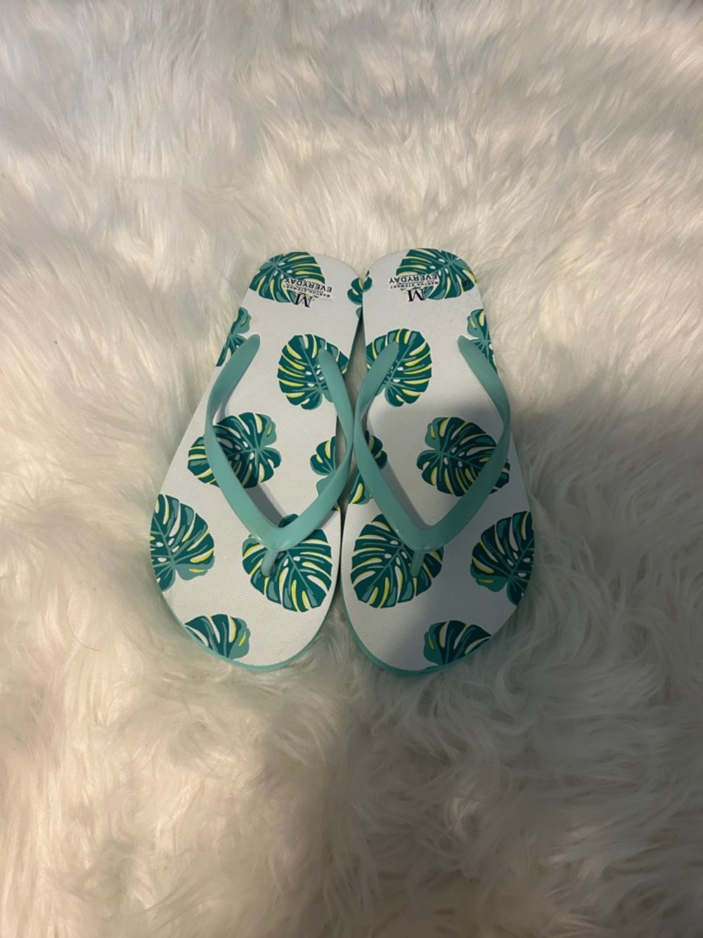 Martha stewart Leaf Print Flip Flops size 7-8